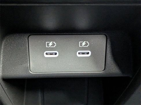 New 2025 Mitsubishi Outlander SE image 16