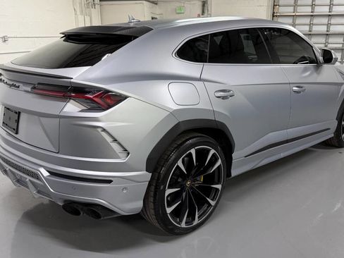 Used 2022 Lamborghini Urus AWD/4WD image 15