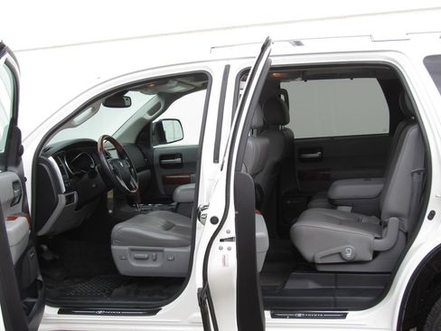 Used 2018 Toyota Sequoia Platinum AWD/4WD image 13