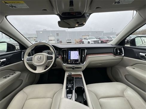 Used 2022 Volvo S60 B5 Momentum w/ Premium Package image 14