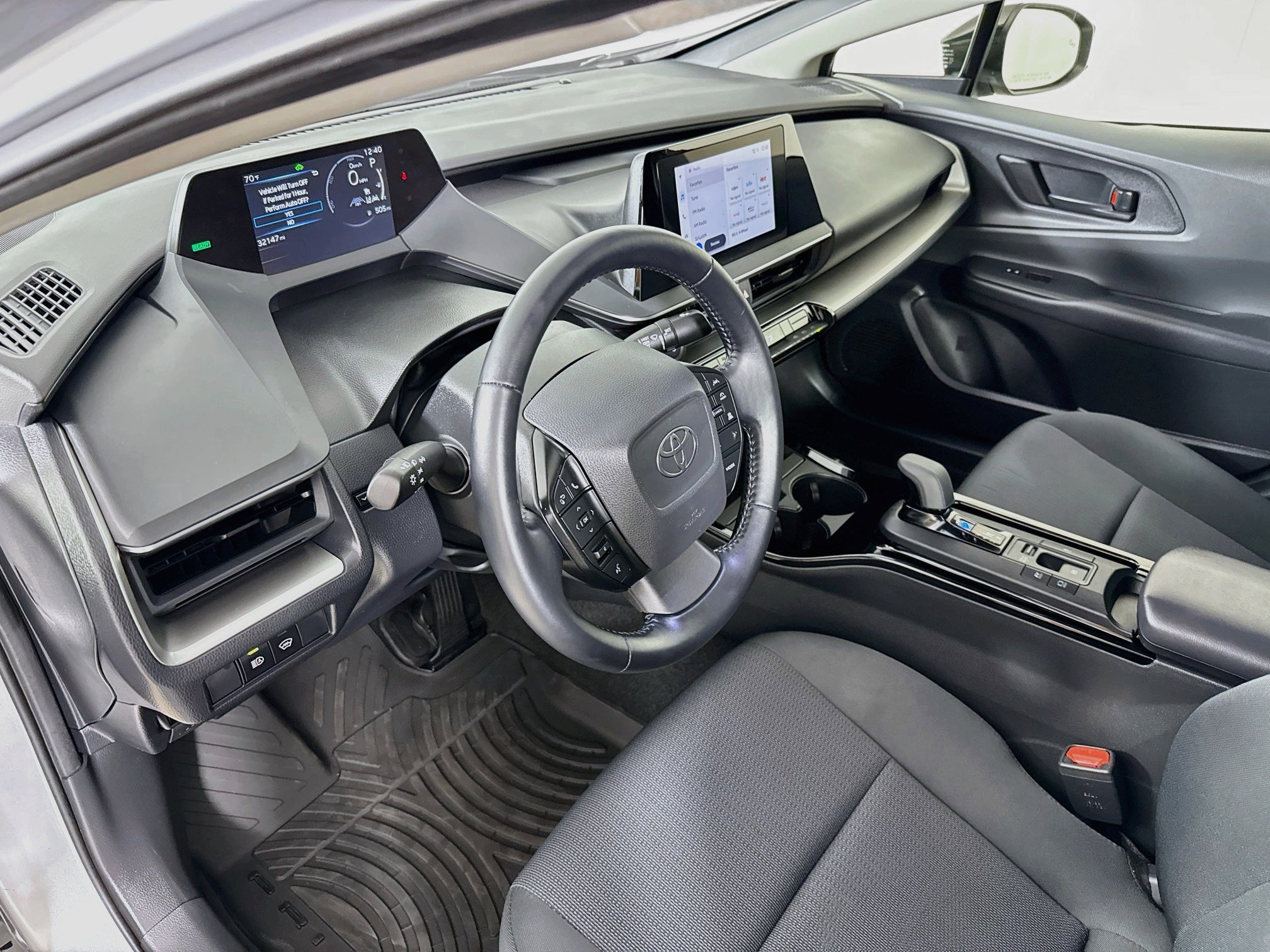 Certified 2025 Toyota Prius LE FWD image 10