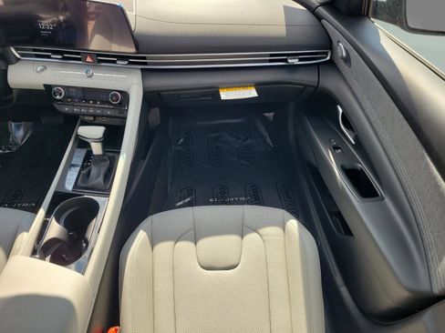 New 2026 Hyundai Elantra Limited image 15