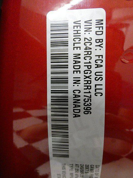 Used 2024 Chrysler Pacifica Pinnacle FWD image 34