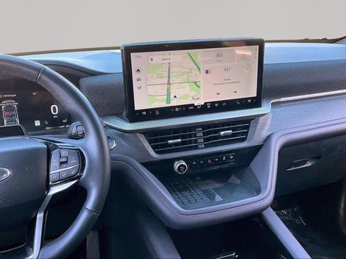 Used 2025 Ford Explorer Platinum w/ LUX Leather Package image 9