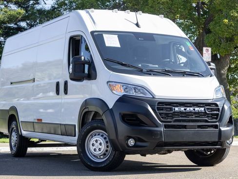 Used 2025 RAM ProMaster 3500 w/ Convenience Group image 2