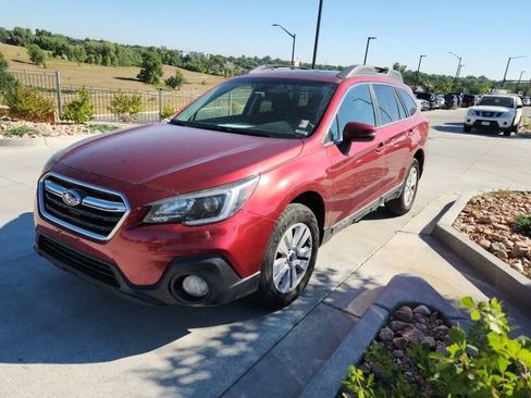 Used 2019 Subaru Outback 2.5i Premium AWD/4WD image 1