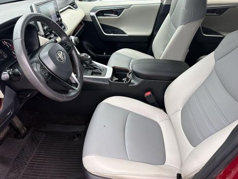 Used 2021 Toyota RAV4 Limited FWD image 5