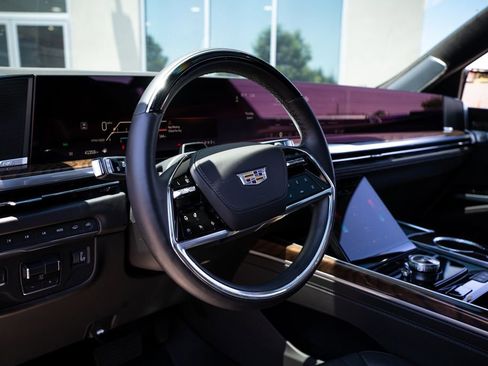 Used 2025 Cadillac Escalade ESV Sport Platinum w/ LPO, Floor Liner Package AWD/4WD image 29