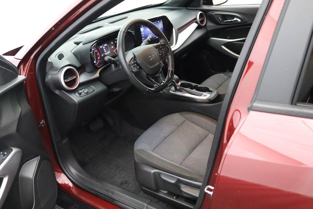 Used 2024 Chevrolet Trax RS w/ Driver Confidence Package FWD image 18