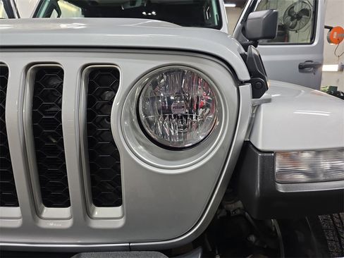 Used 2022 Jeep Gladiator Overland w/ Popular Equipment Package image 29