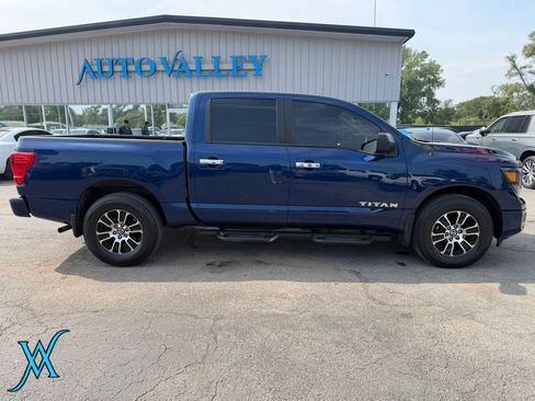 Used 2021 Nissan Titan SV w/ SV Convenience Package AWD/4WD image 8