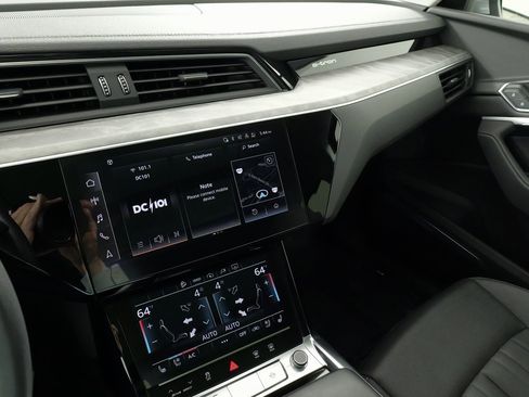 Used 2022 Audi e-tron Premium Plus w/ Premium Plus Package image 63