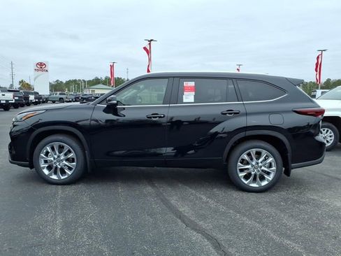 New 2026 Toyota Highlander Limited image 3