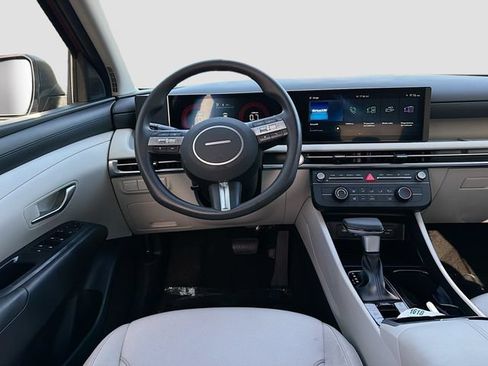 Certified 2025 Hyundai Tucson SE FWD image 21