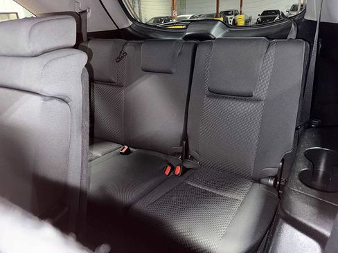 Used 2019 Toyota Highlander LE AWD/4WD image 18
