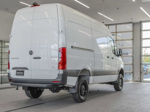 Used 2025 Mercedes-Benz Sprinter 2500 image 31