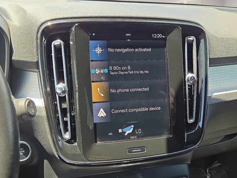 Used 2021 Volvo XC40 T4 Momentum FWD image 27