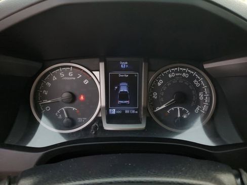 Used 2019 Toyota Tacoma TRD Sport image 29