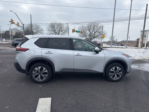 Used 2023 Nissan Rogue SV image 11