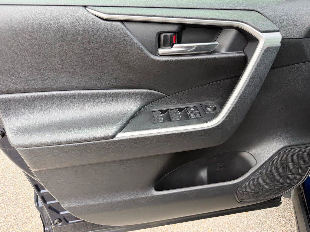 Used 2024 Toyota RAV4 XLE FWD image 13