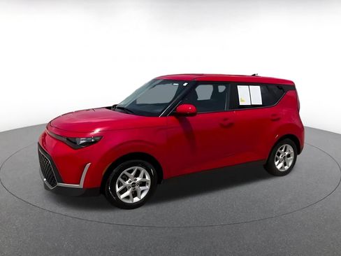 Used 2025 Kia Soul LX w/ LX Technology Package FWD image 4