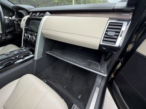 Used 2018 Land Rover Discovery HSE AWD/4WD image 30