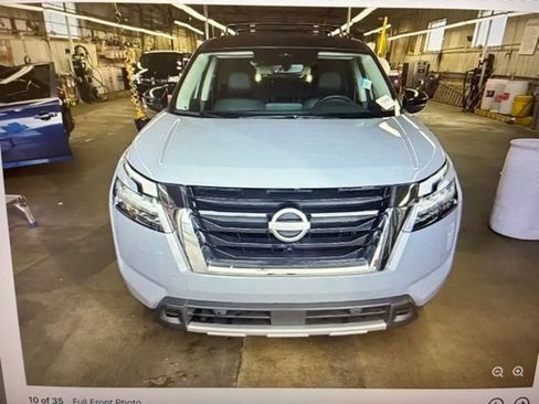 Used 2025 Nissan Pathfinder SL w/ SL Premium Package AWD/4WD image 4