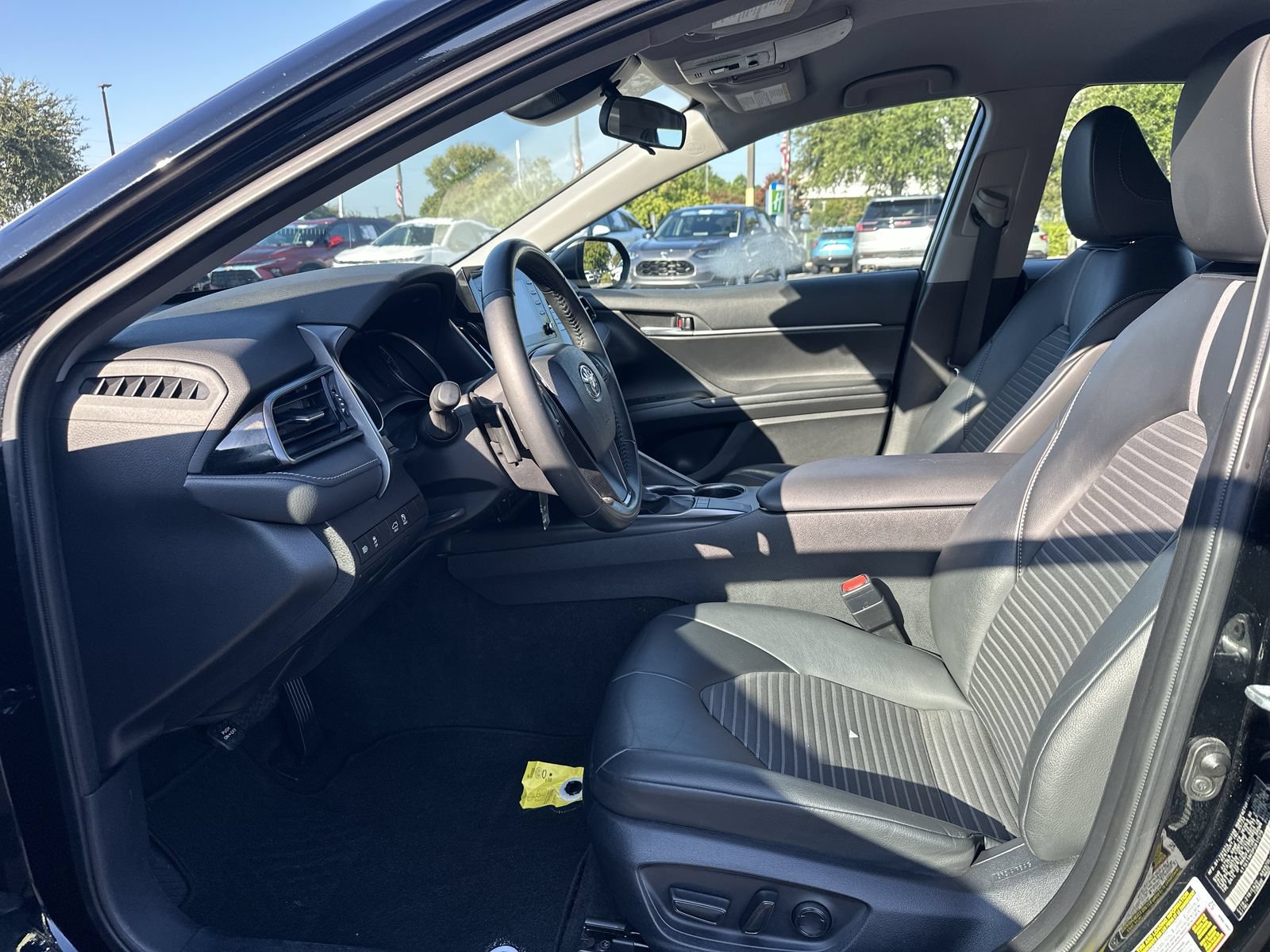 Used 2023 Toyota Camry SE FWD image 16