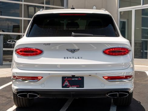 Used 2021 Bentley Bentayga Plug-In Hybrid AWD/4WD image 17