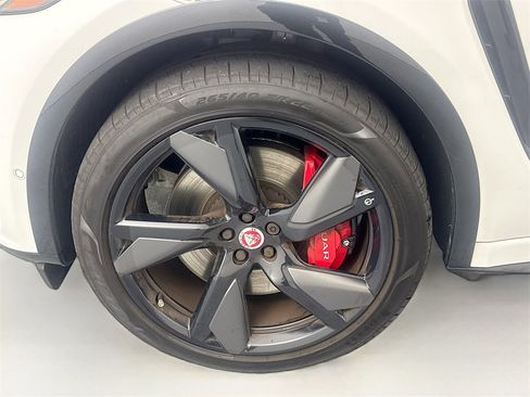 Used 2023 Jaguar F-PACE SVR image 31