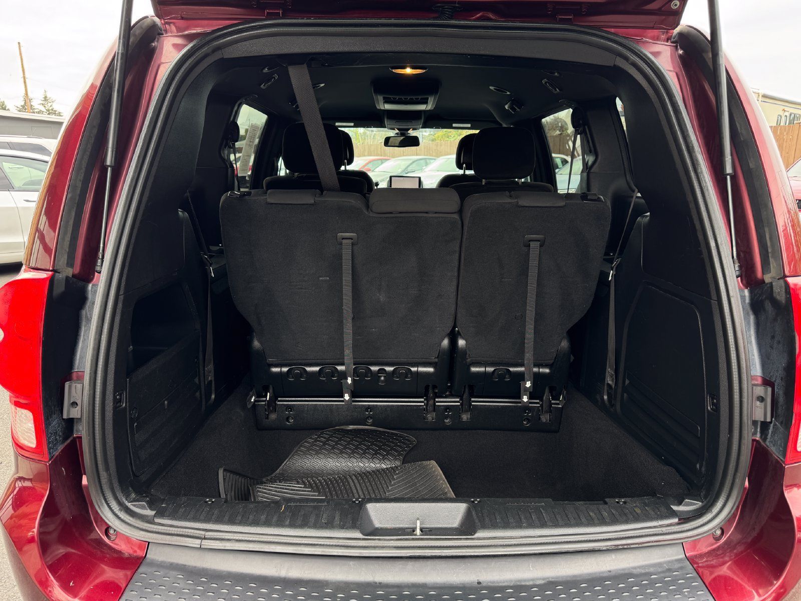 Used 2018 Dodge Grand Caravan SE FWD image 19