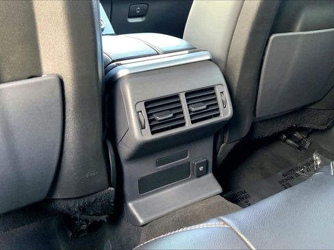 Used 2020 Land Rover Range Rover Velar S image 33