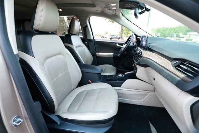 Used 2020 Ford Escape Titanium w/ Titanium Premium Package 2.0 AWD/4WD image 30