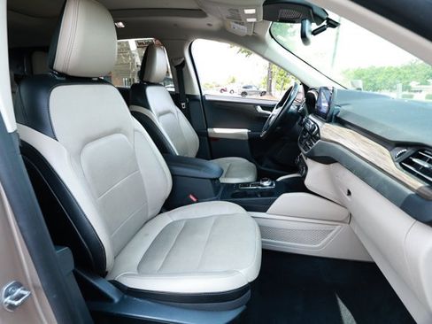 Used 2020 Ford Escape Titanium w/ Titanium Premium Package 2.0 AWD/4WD image 30