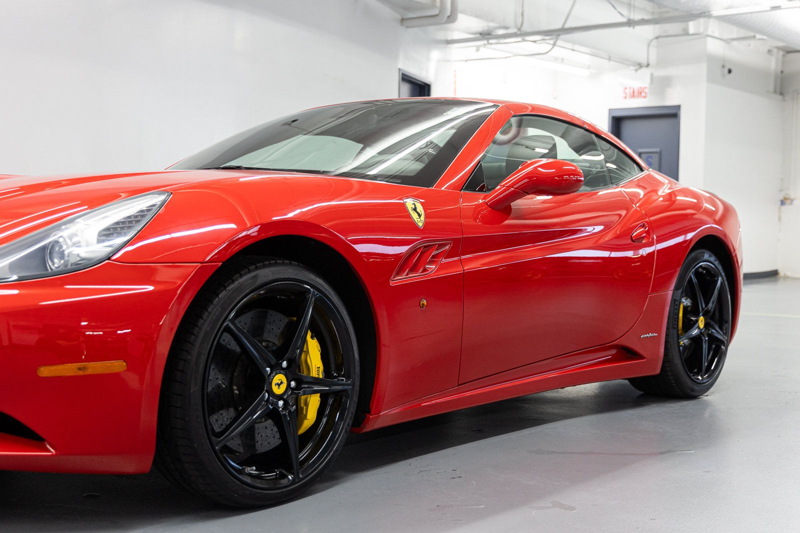 Used 2011 Ferrari California RWD image 15