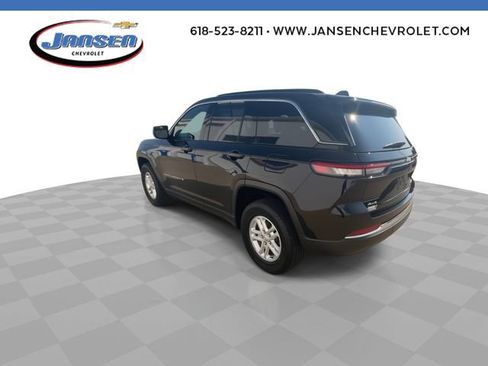 Used 2025 Jeep Grand Cherokee Laredo AWD/4WD image 6