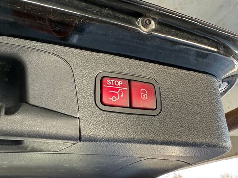 Used 2017 Mercedes-Benz GLC 300 image 31