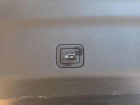 Used 2021 Chevrolet Tahoe Z71 w/ Luxury Package AWD/4WD image 56