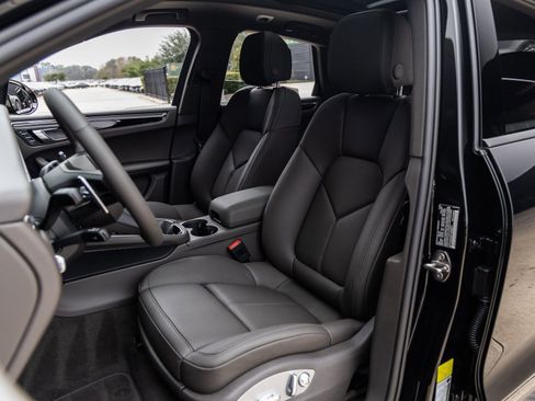 New 2026 Porsche Macan image 5