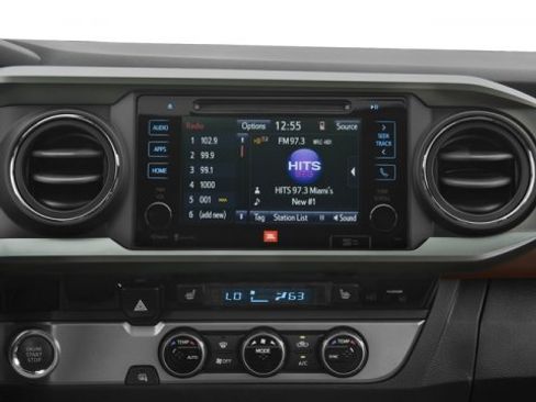 Used 2016 Toyota Tacoma Limited image 13