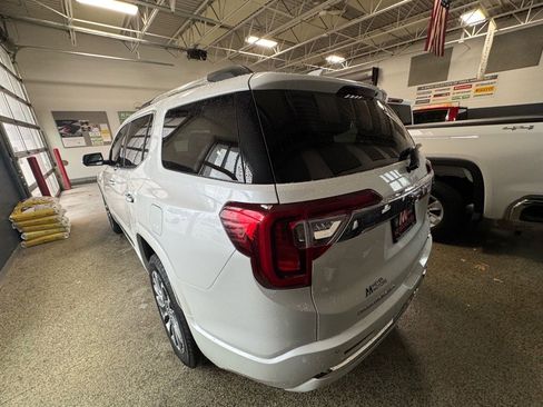 Used 2023 GMC Acadia Denali w/ Denali Technology Package image 7