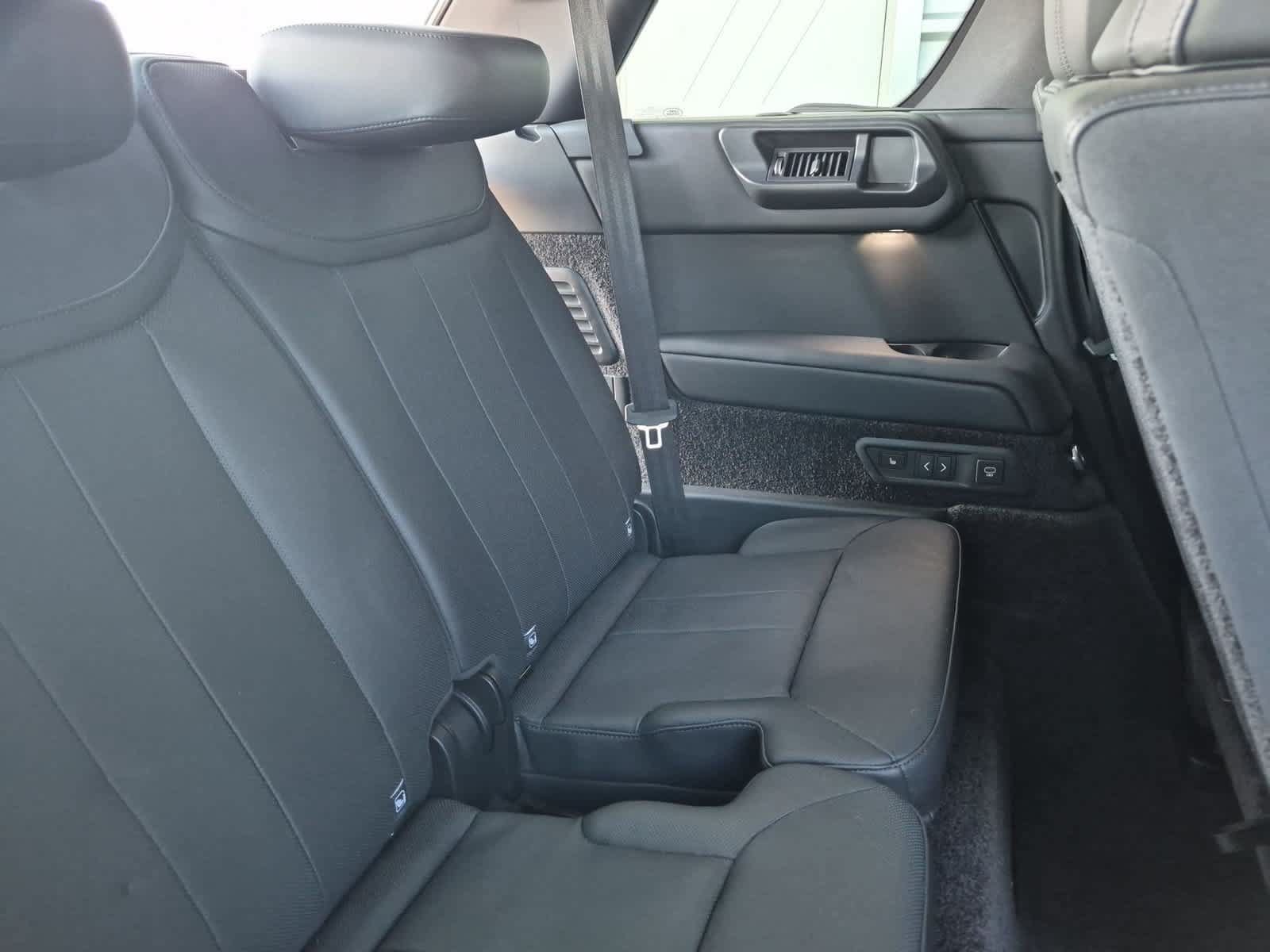 Used 2024 Land Rover Range Rover Long Wheelbase SE AWD/4WD image 23