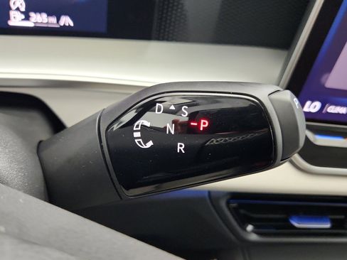 New 2025 Volkswagen Tiguan SE image 15