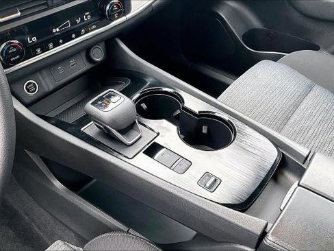 Certified 2023 Nissan Rogue SV FWD image 16