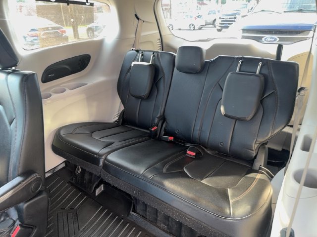 Used 2018 Chrysler Pacifica Touring-L Plus FWD image 14