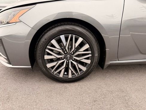 Certified 2023 Nissan Altima 2.5 SV w/ SV Premium Package image 9