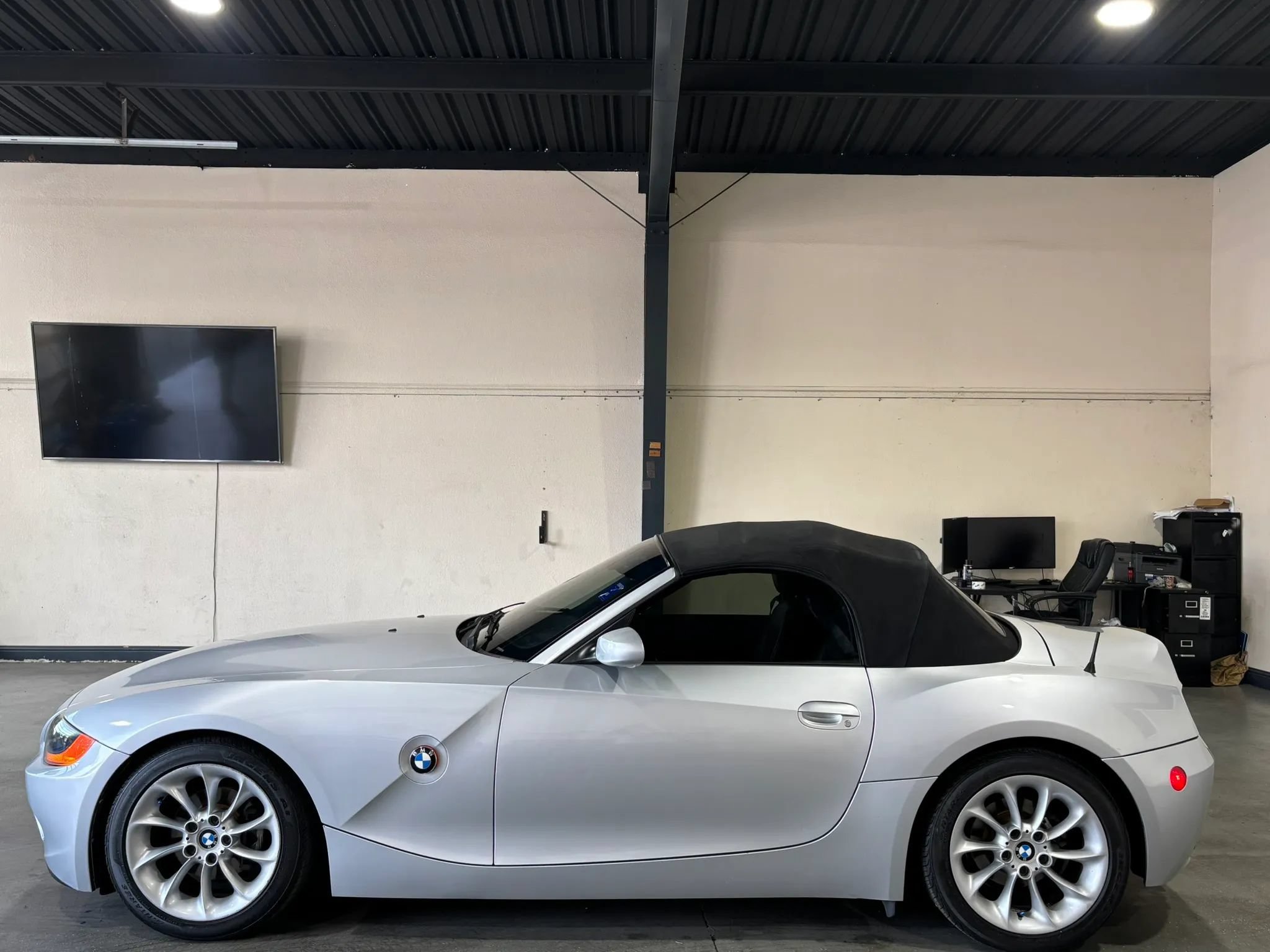 Used 2003 BMW Z4 2.5i RWD image 5