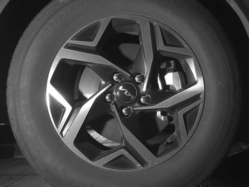 Used 2025 Kia Sportage LX FWD image 13