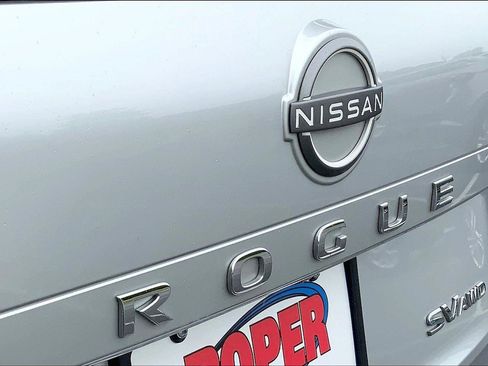 Used 2023 Nissan Rogue SV image 30