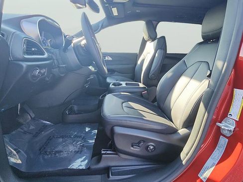 New 2026 Chrysler Pacifica Select image 15